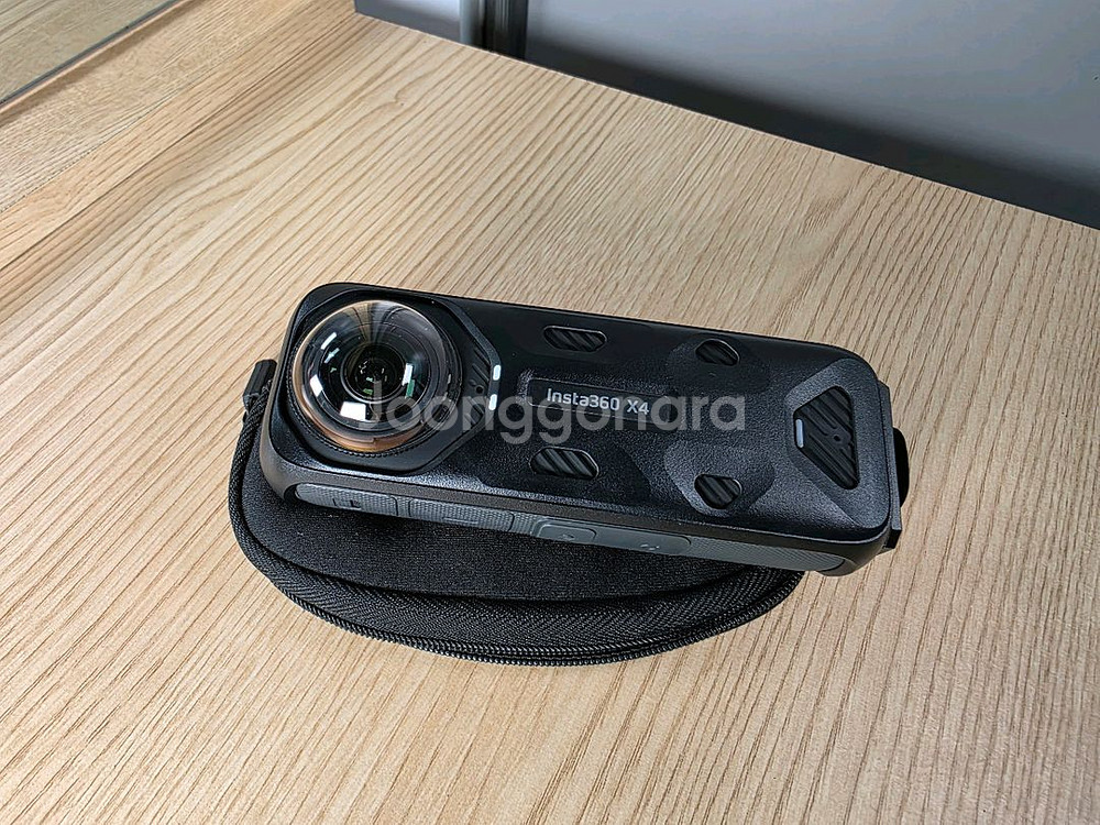 Insta360 X4 액션캠 카메라입니다.--0