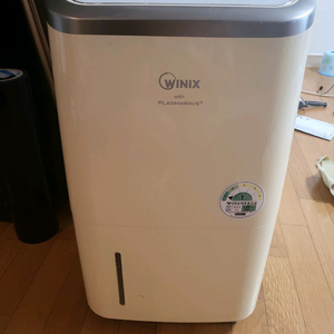 위닉스 16L 제습기 DHD-160GSZ 모델입니다-