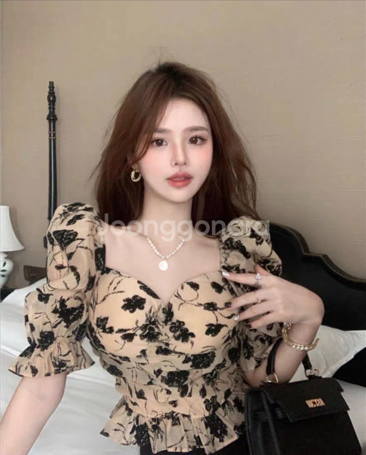 플라워 크롭 퍼프소매 블라우스--4