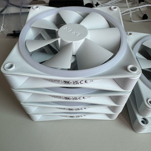 NZXT F120 RGB DUO 4개 팝니다