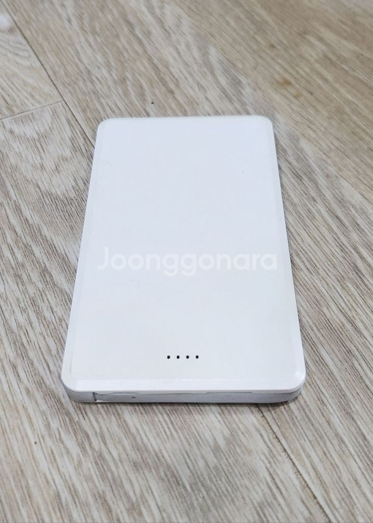 슈피겐 에센셜 보조배터리 5000mAh--5