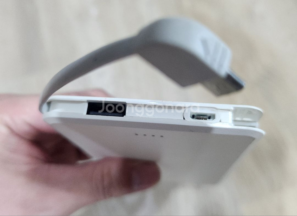 슈피겐 에센셜 보조배터리 5000mAh--7