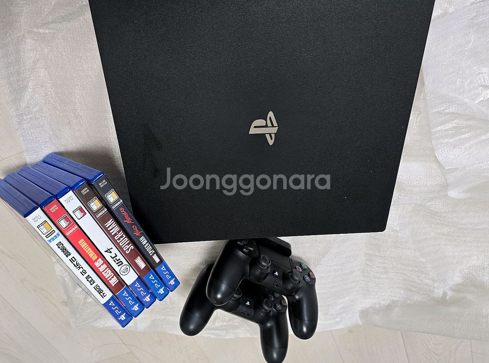 PS4 Pro 게임 5개, 컨트롤러 2개 판매합니다--0