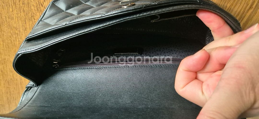 루이까또즈 체인 핸드백 판매합니다.--3