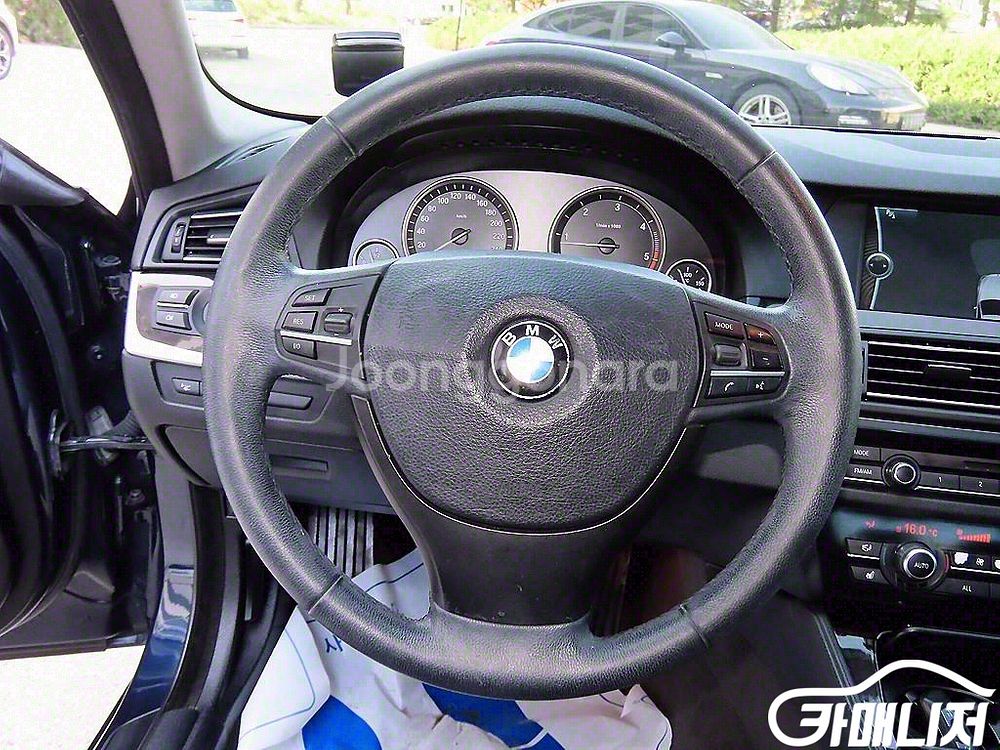 [BMW]5시리즈 (F10) 520d 판매--9