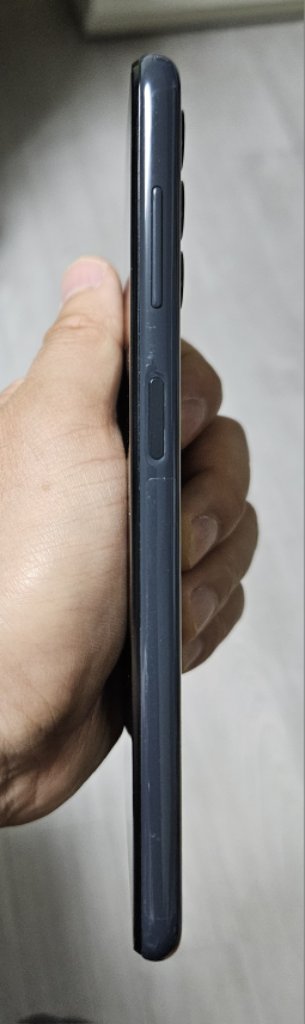갤럭시 A13 블랙 64GB 싸게 팝니다.--4