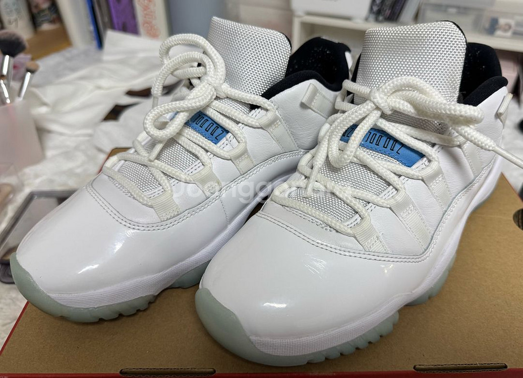 조던11로우 레던드블루 255사이즈--1