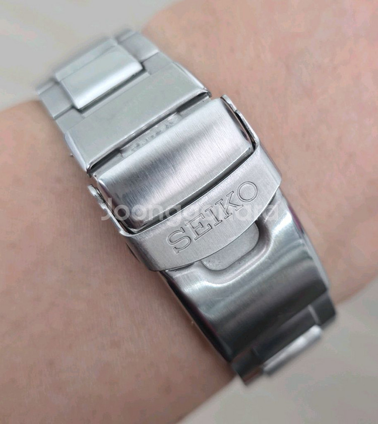 세이코(SEIKO) 솔라 태양광 크로노그래프 SSC01--3