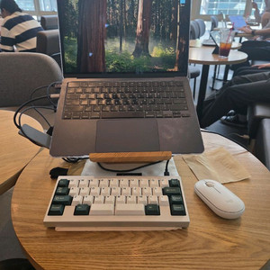 맥북에어 m2 16gb RAM 256gb 미드나이트