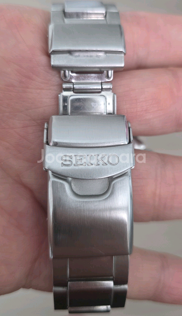 세이코(SEIKO) 솔라 태양광 크로노그래프 SSC01--6
