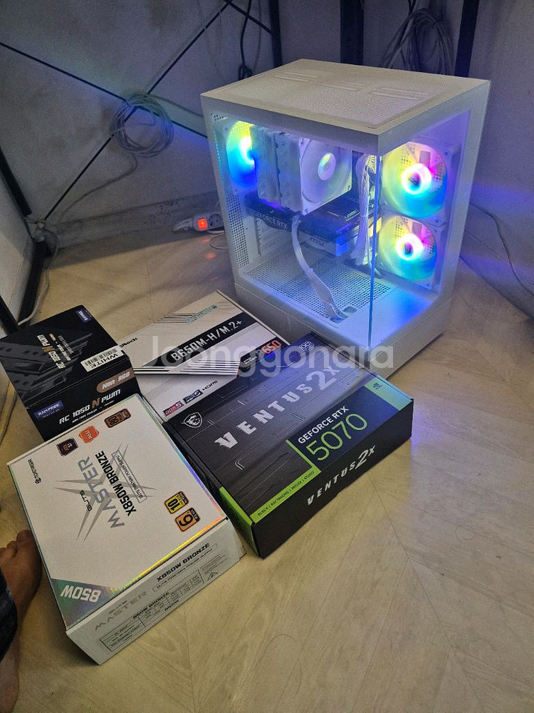 영상편집 게이밍 RTX5070 라이젠9600X 화이트--0