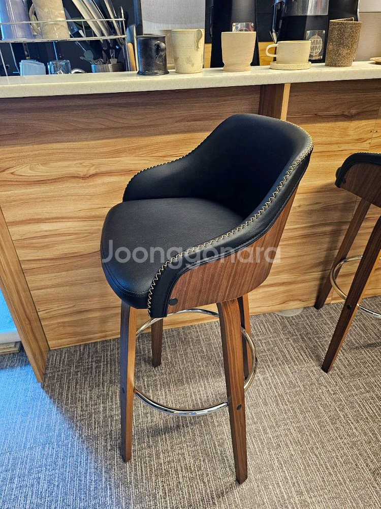 고급 카페 바의자 3개 일괄 판매(거의 새거)--1