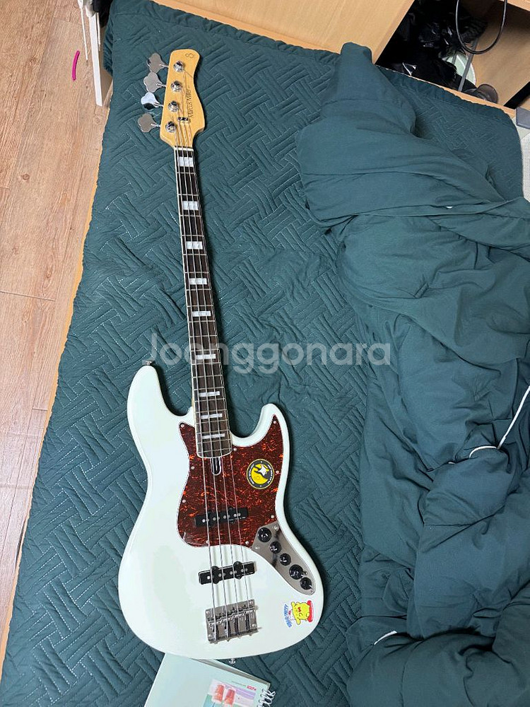 sire v7 2nd 4현 베이스 팝니다--0