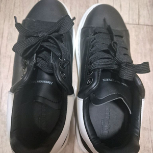 알렉산더맥퀸스니커즈 240