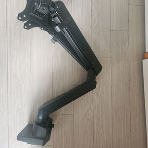 듀얼 관절형 모니터암