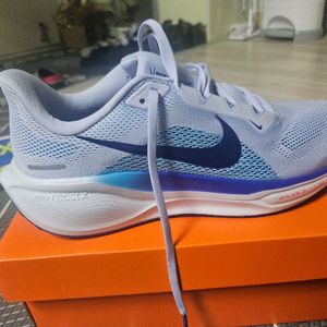 (새상품)나이키 에어 줌 페가수스 41 새상품 팝니다.