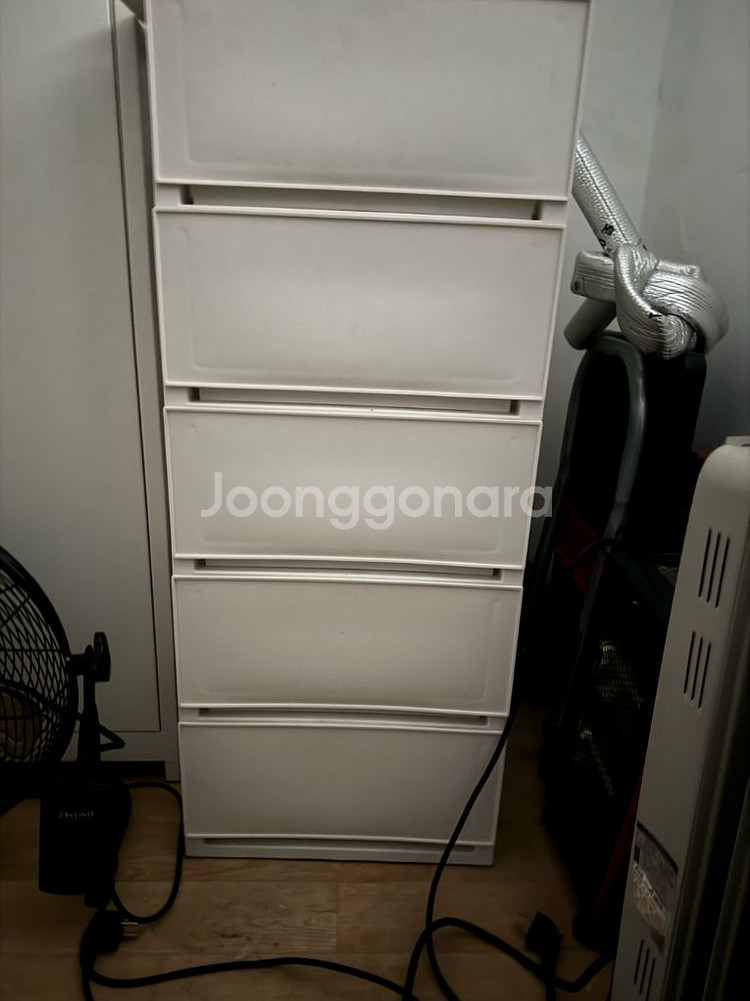 화이트 색상 5단 서랍장팝니다.--0