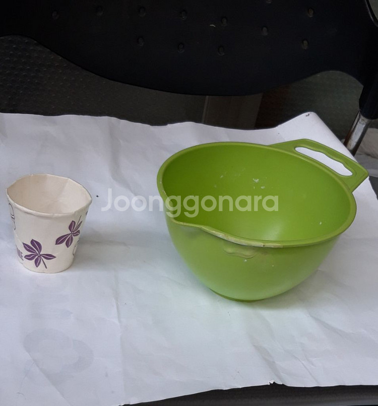 플라스틱 용기(모두 깨끗해요).1개는 무료--2