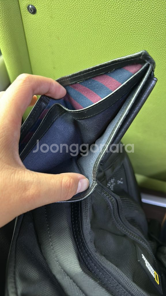 타미힐피거 지갑 팔아요--2