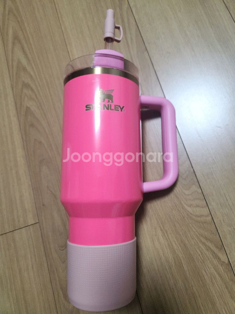 스탠리 핑크 퍼레이드 한정판 텀블러 팔아요--0