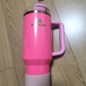 스탠리 핑크 퍼레이드 한정판 텀블러 팔아요