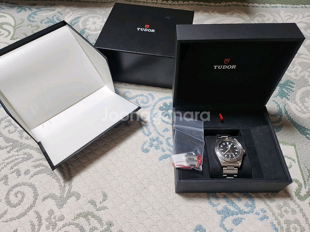 튜더 블랙베이 스틸 41mm 모델 판매합니다--4