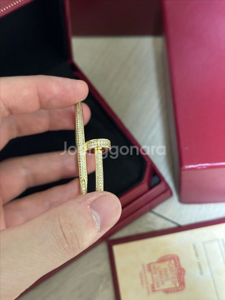 까르띠에 앵끌루 파베 못 팔찌--5