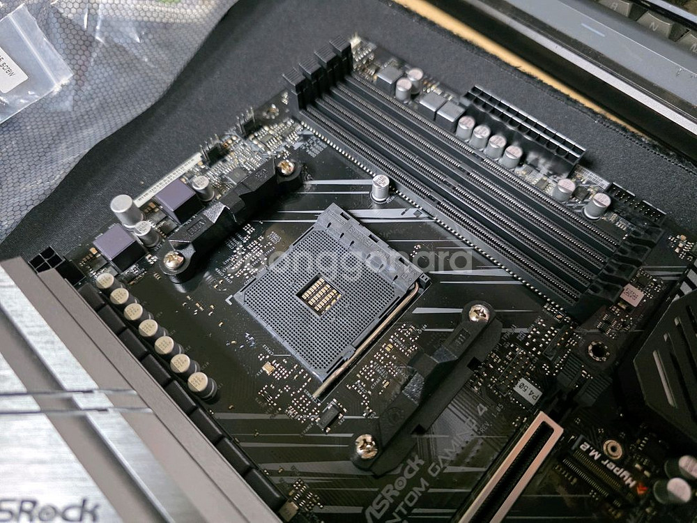 ASRock X570 Phantom Gaming 4--2