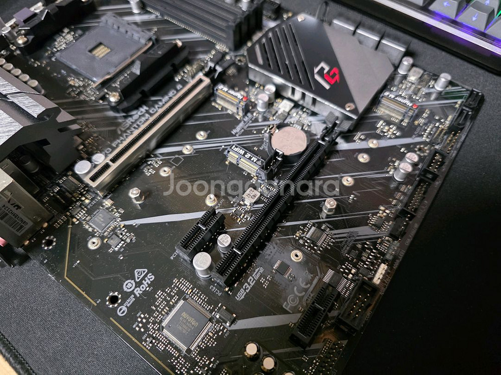 ASRock X570 Phantom Gaming 4--1