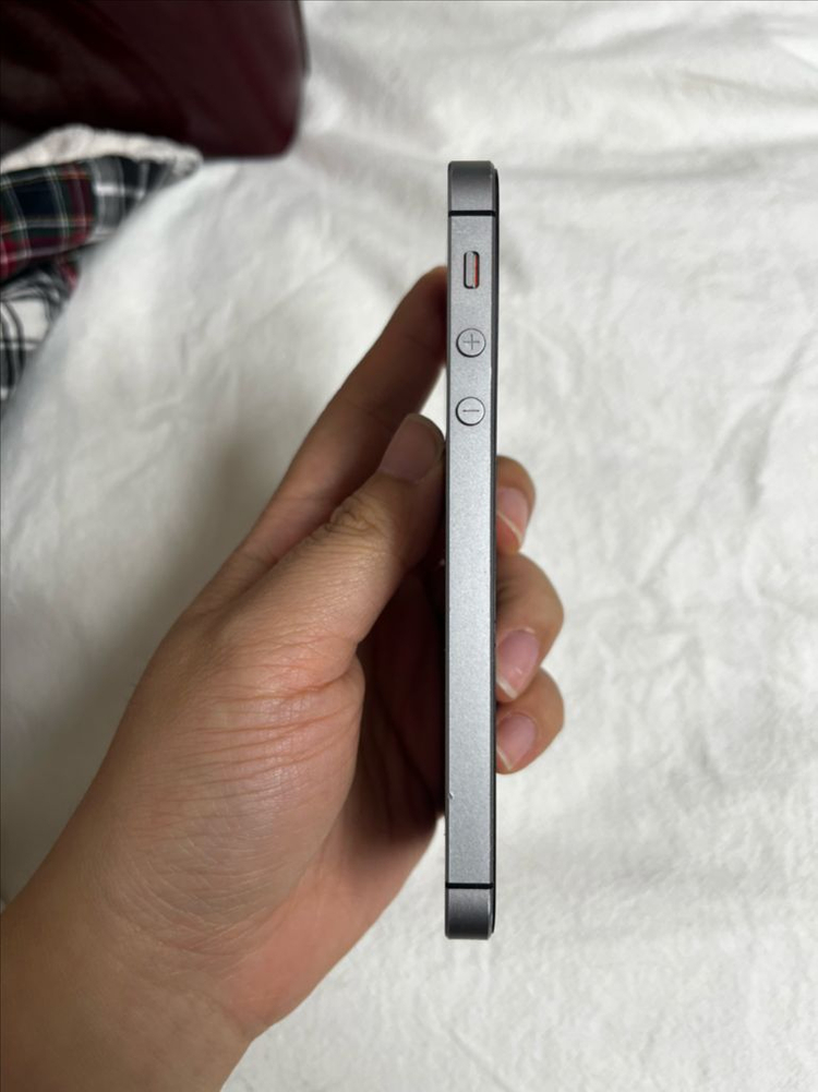 아이폰 SE 스페이스 그레이 16기가 이미지