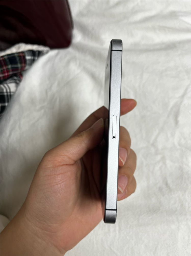 아이폰 SE 스페이스 그레이 16기가 이미지