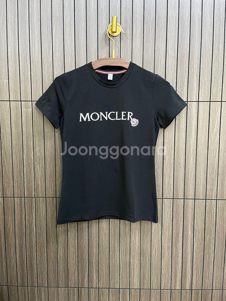 몽클레어 로고패치 여성 반팔티--3