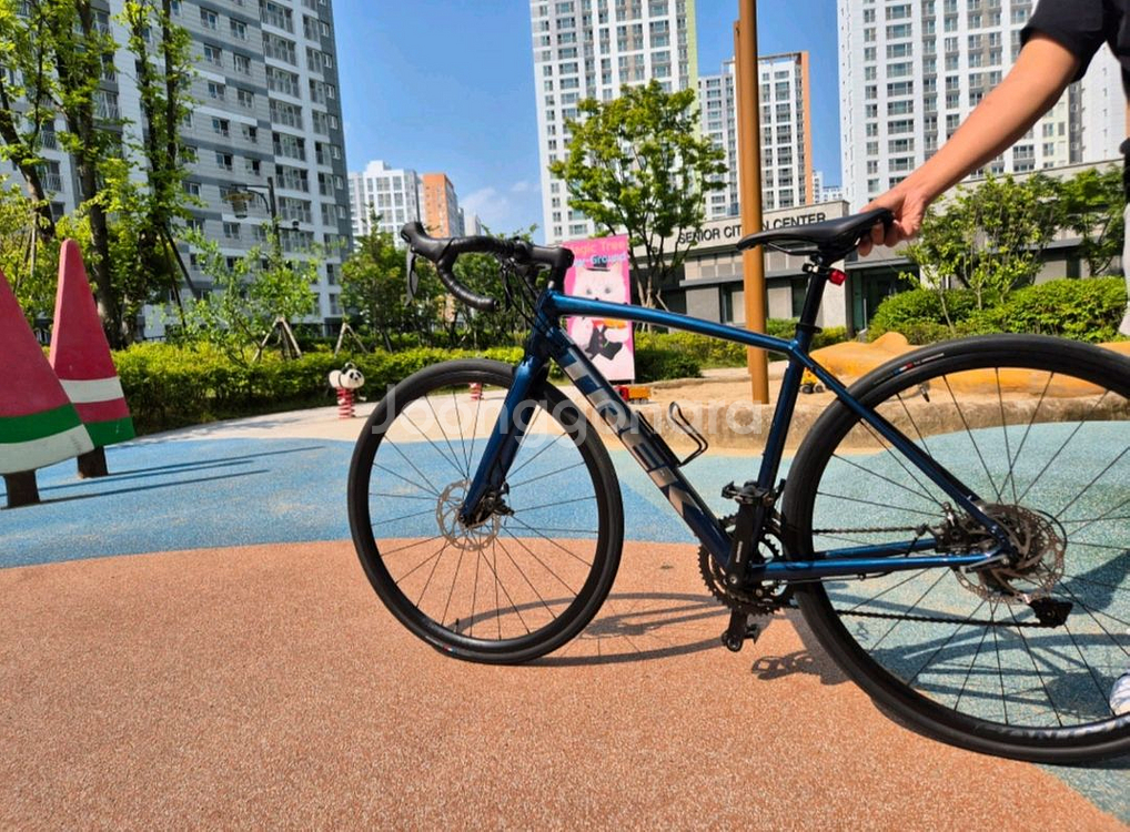trek al2 로드 자전거 이고 상태 A급 이상입니다--0