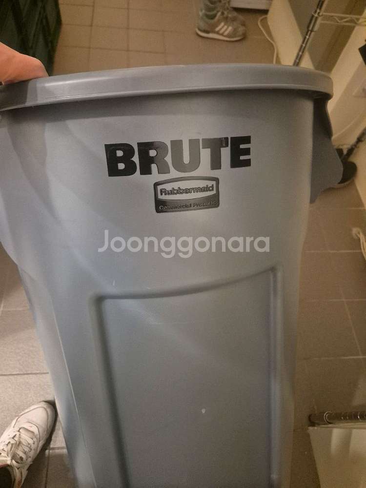 Rubbermaid BRUTE 쓰레기통 166L--0