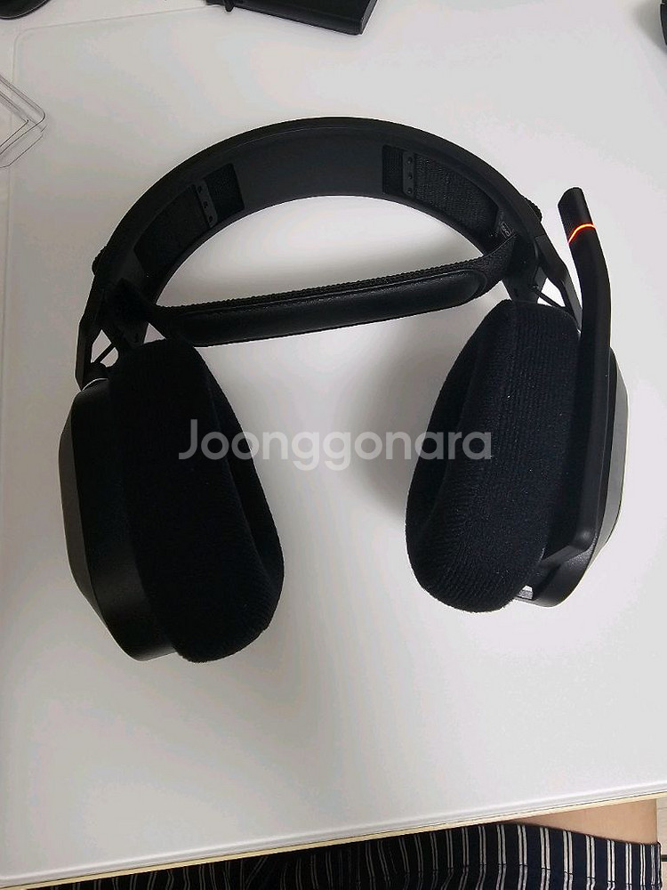 커세어 HS80 RGB WIRELESS 게이밍 헤드셋--1