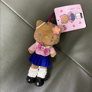 산리오) 헬로키티 롱다리 인형 키링_태닝 키티 교복