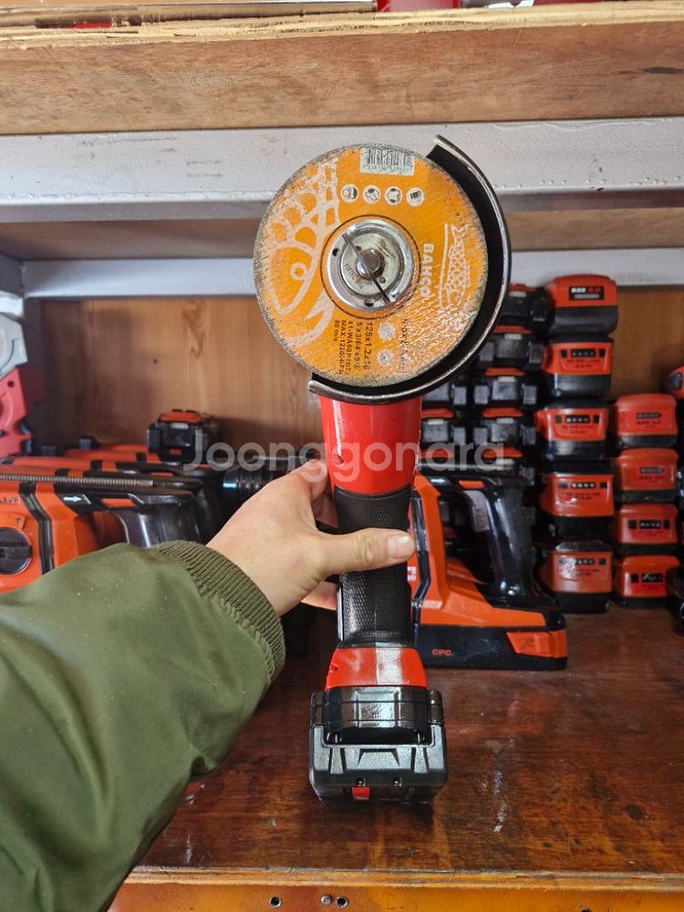 밀워키충전그라인더 M18 FSAG125X.5인치 최상급--1