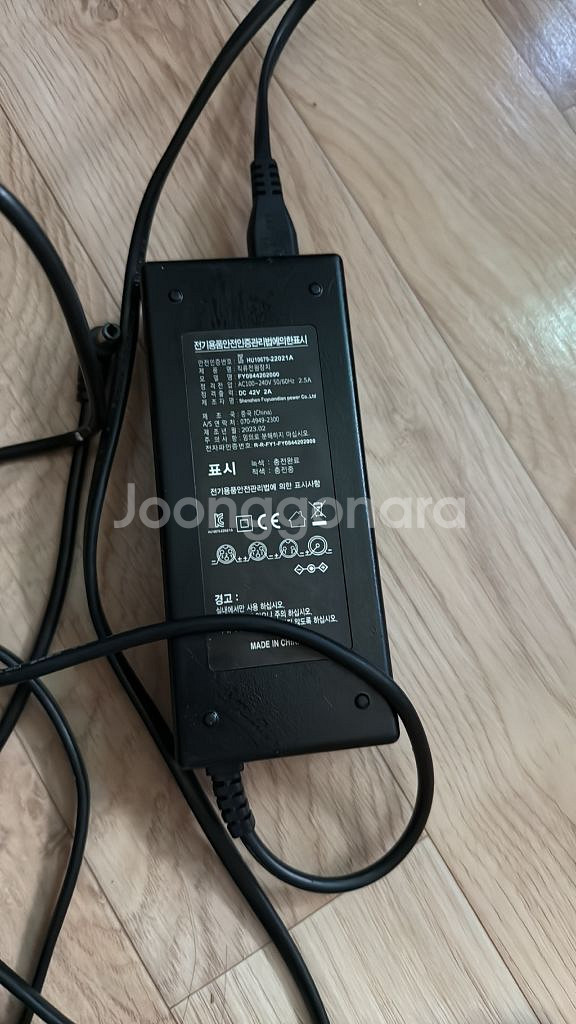 모토벨로 tx8 프로2 충전기 42v 2a 팔아요--1