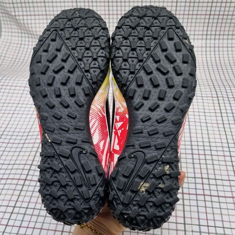 나이키 머큐리얼 베이퍼13 풋살화 225 이미지