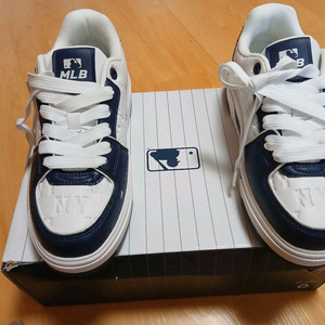 MLB 새 신발