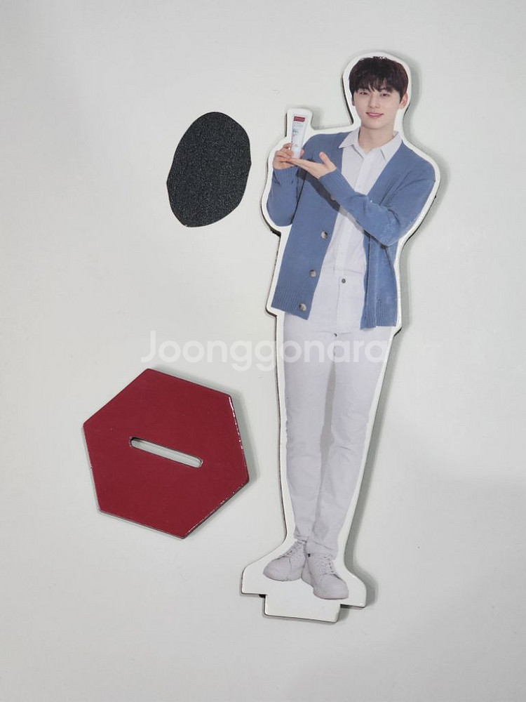 워너원/뉴이스트 황민현, 옹성우 굿즈, 샤이니 키 굿즈--3