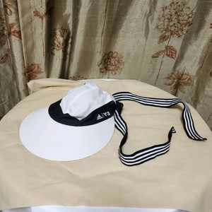 Y-3 챙모자 판매합니다