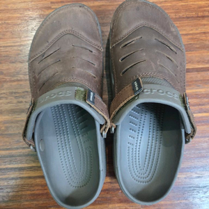 크록스 유콘 가죽 브라운 m10 280