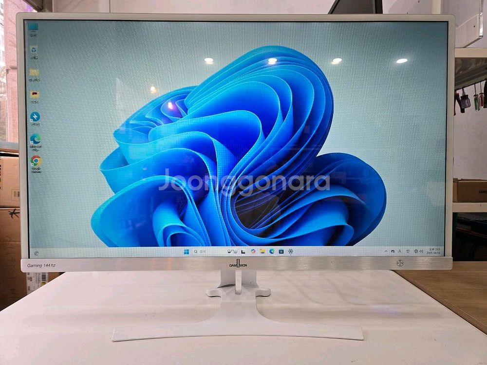 32인치 담원 144Hz 게이밍 모니터 팝니다--0