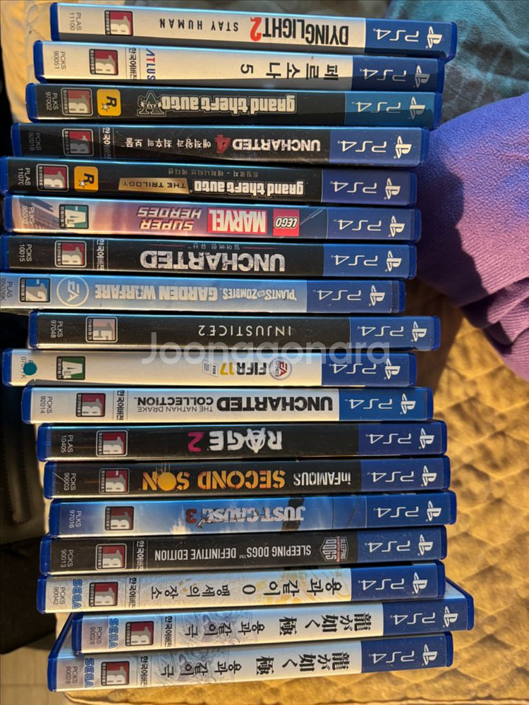 ps4 본체 및 게임 타이틀 18개--3