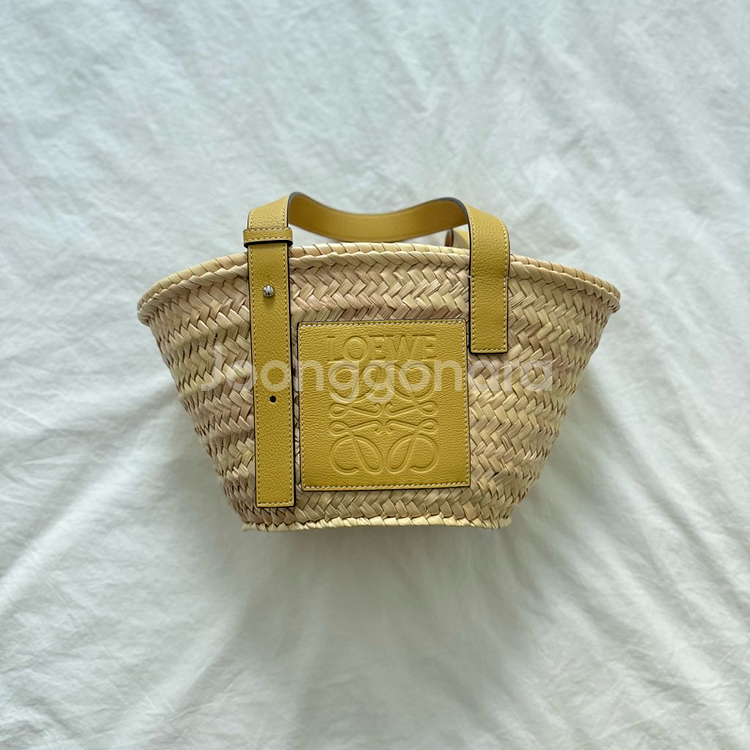 로에베 (LOEWE) 스몰 바스켓 백 판매합니다.--0