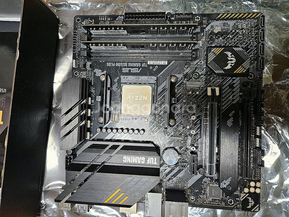 5700X, B550M, 32GB 램 보드셋 팝니다--3