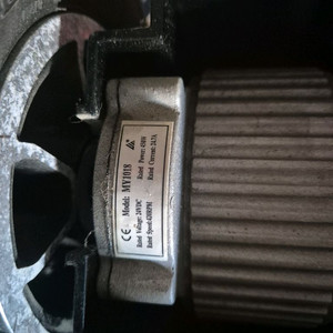24v dc모터 450w 두개 판매합니다.