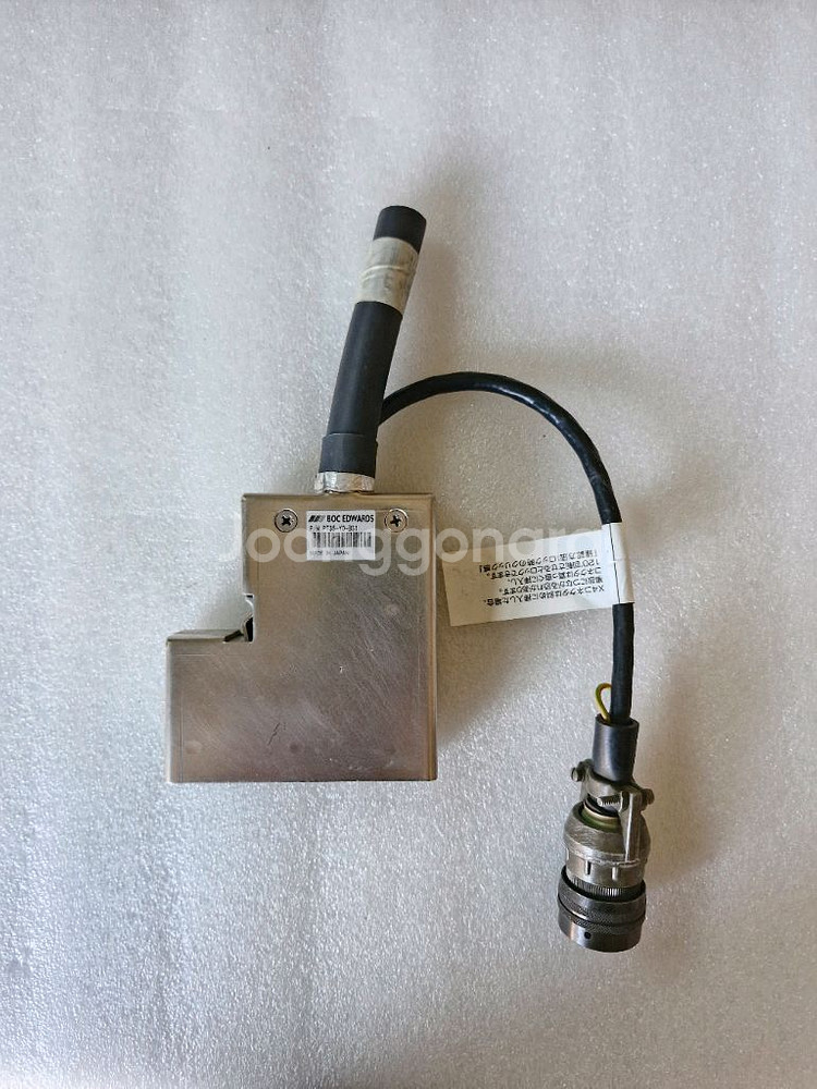 EDWARDS. PT35-Y0-BS1 Connector--1