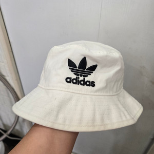 adidas 아디다스 버킷햇 모자! 깔끔하고 이쁜디자인